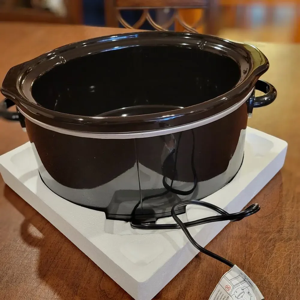New KitchenSmith by Bella 6Qt Slow cooker. New, never been used